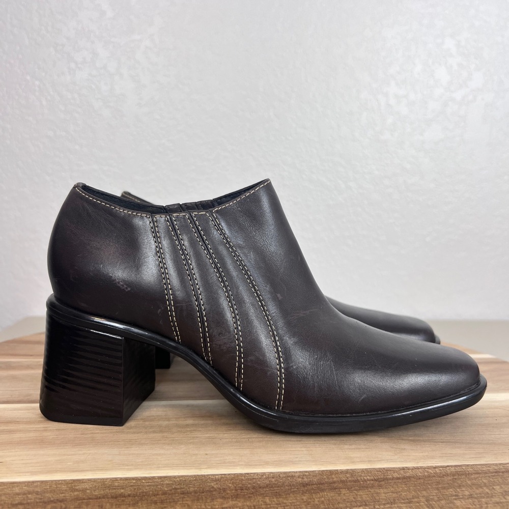VTG Y2K Clarks Ankle Boots Womens 7.5 Brown Leather Square Toe Chunky Block Heel